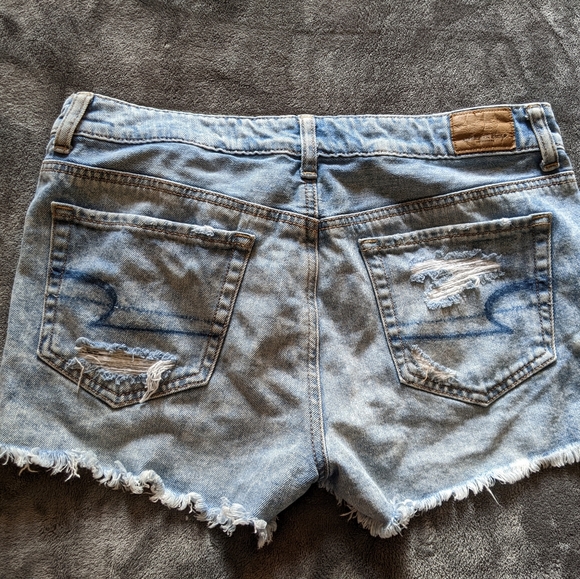American Eagle Short Shorts - Classic Stressed Denim - Picture 2 of 2